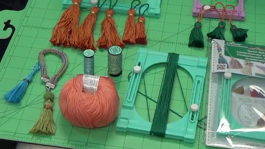 Amazon.com: CLOVER 9941 Tassel Maker (Large) , Green